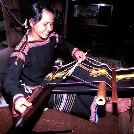 Dalat - Ede woman weaving carusel clip 11